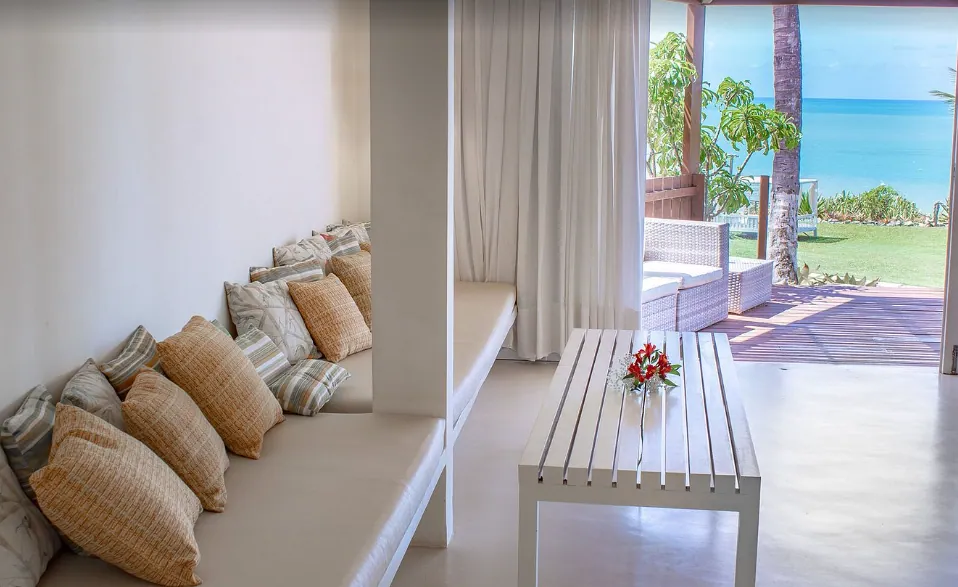 Área de estar do Loft Luxo Premium com vista para o mar